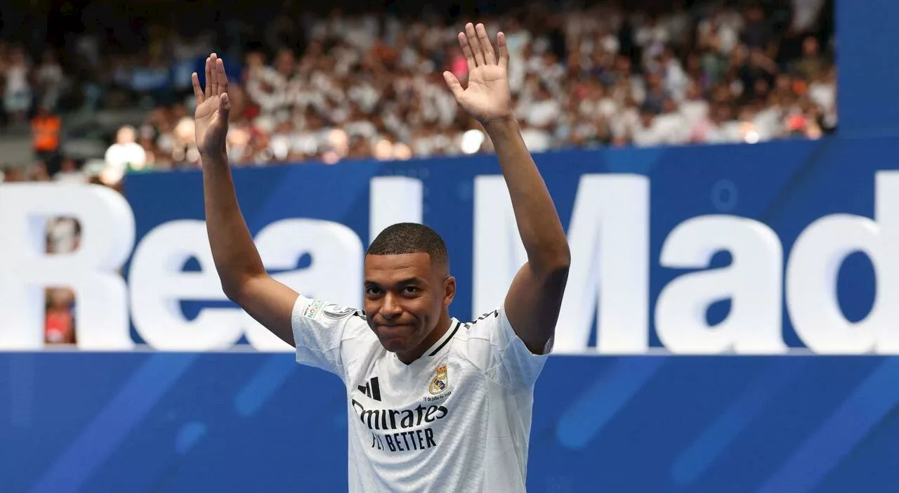 Mbappé, la presentazione al Bernabeu: 85mila tifosi ad accogliere il francese. «Oggi si realizza un sogno»