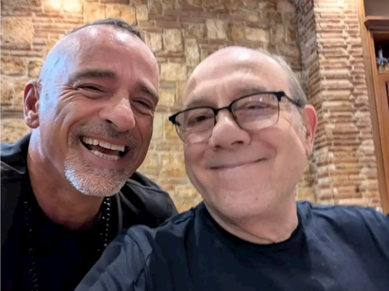 Carlo Verdone, il selfie con Eros Ramazzotti conquista i follower: «Questa foto è storia»