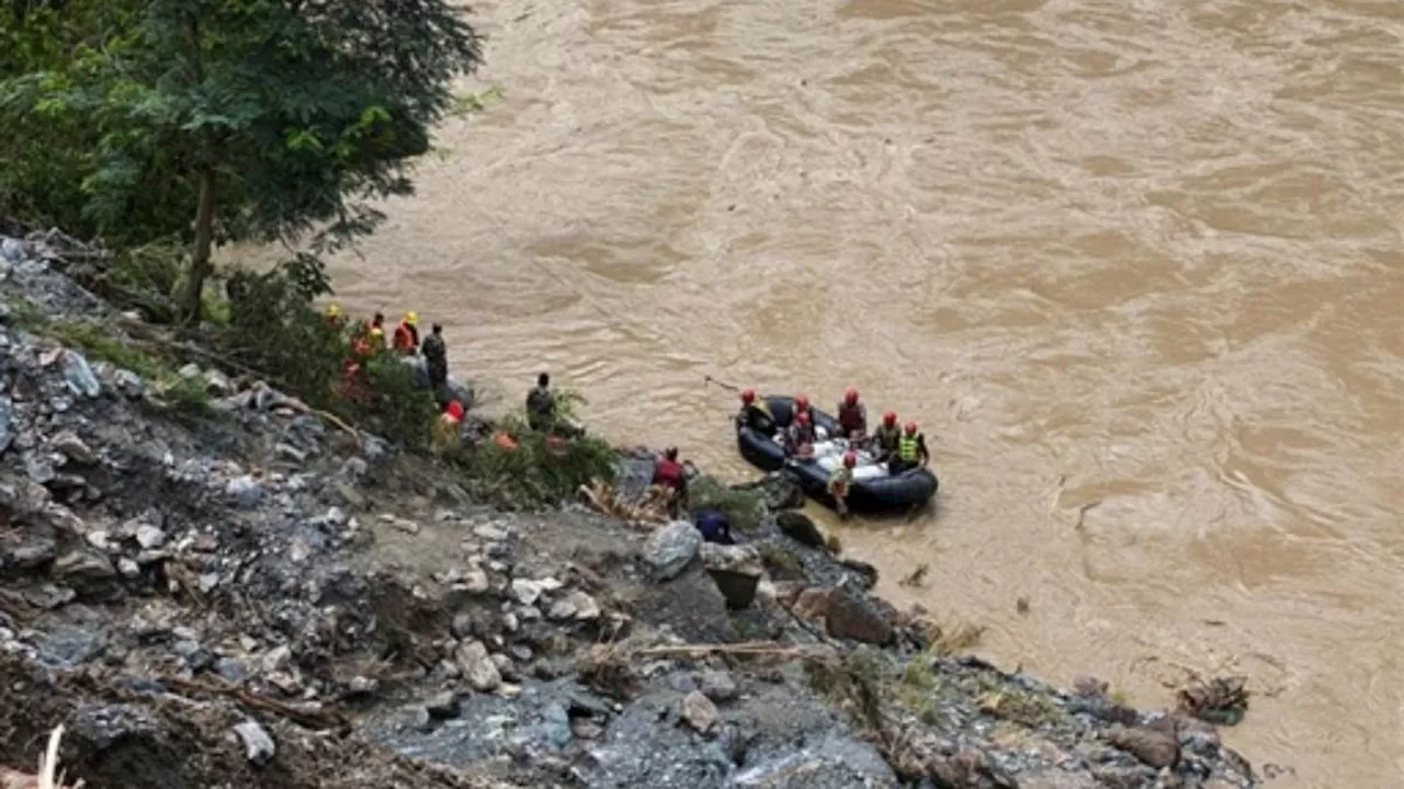 नेपाल में उफनती नदी में गिरीं दो बसों में सवार थे 65 लोग, अब तक 14 शव किए गए बरामद; मृतकों में भारतीय भी शामिल