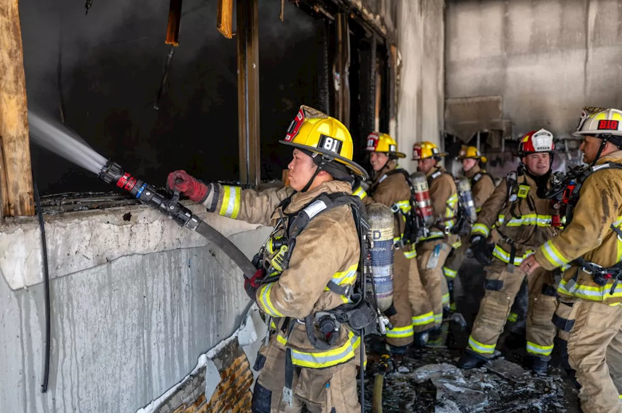 110 firefighters stop blaze at deserted Montgomery Ward in Panorama City