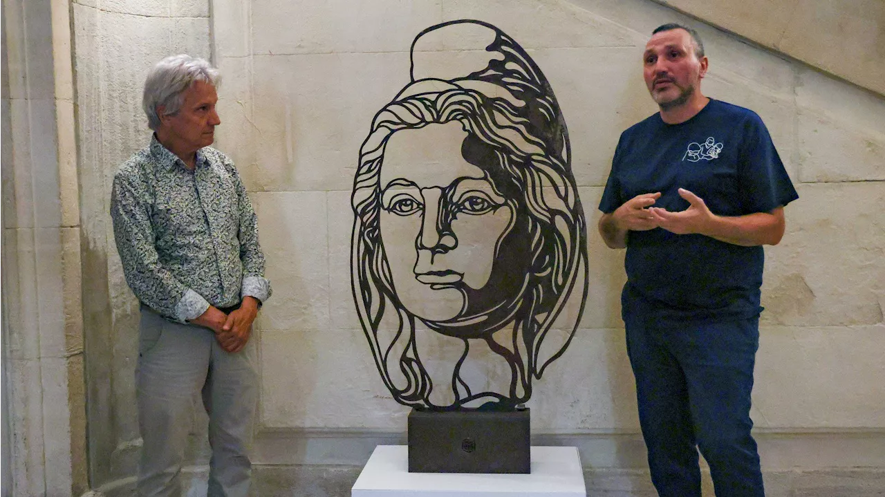 L'artiste C215 dévoile sa 'Marianne' dans le hall de la mairie de Carpentras