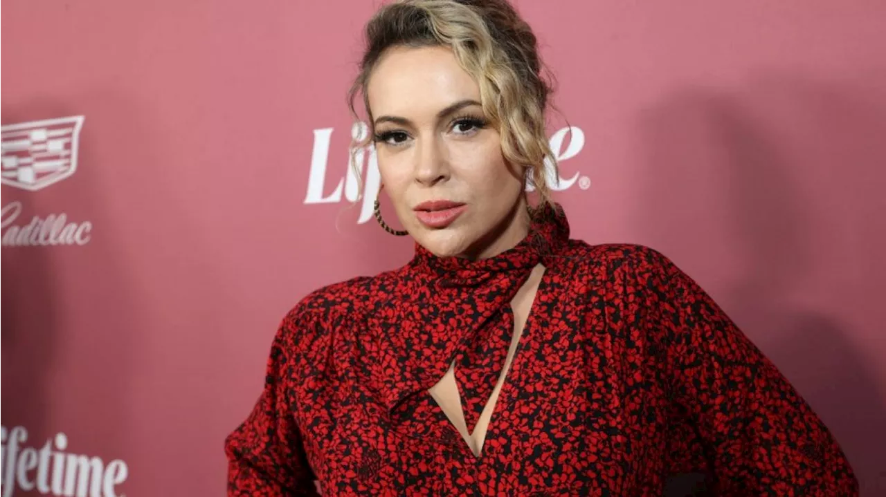 Alyssa Milano réagit à la mort de son ennemie jurée, Shannen Doherty : « Le monde est moins bien sans elle »