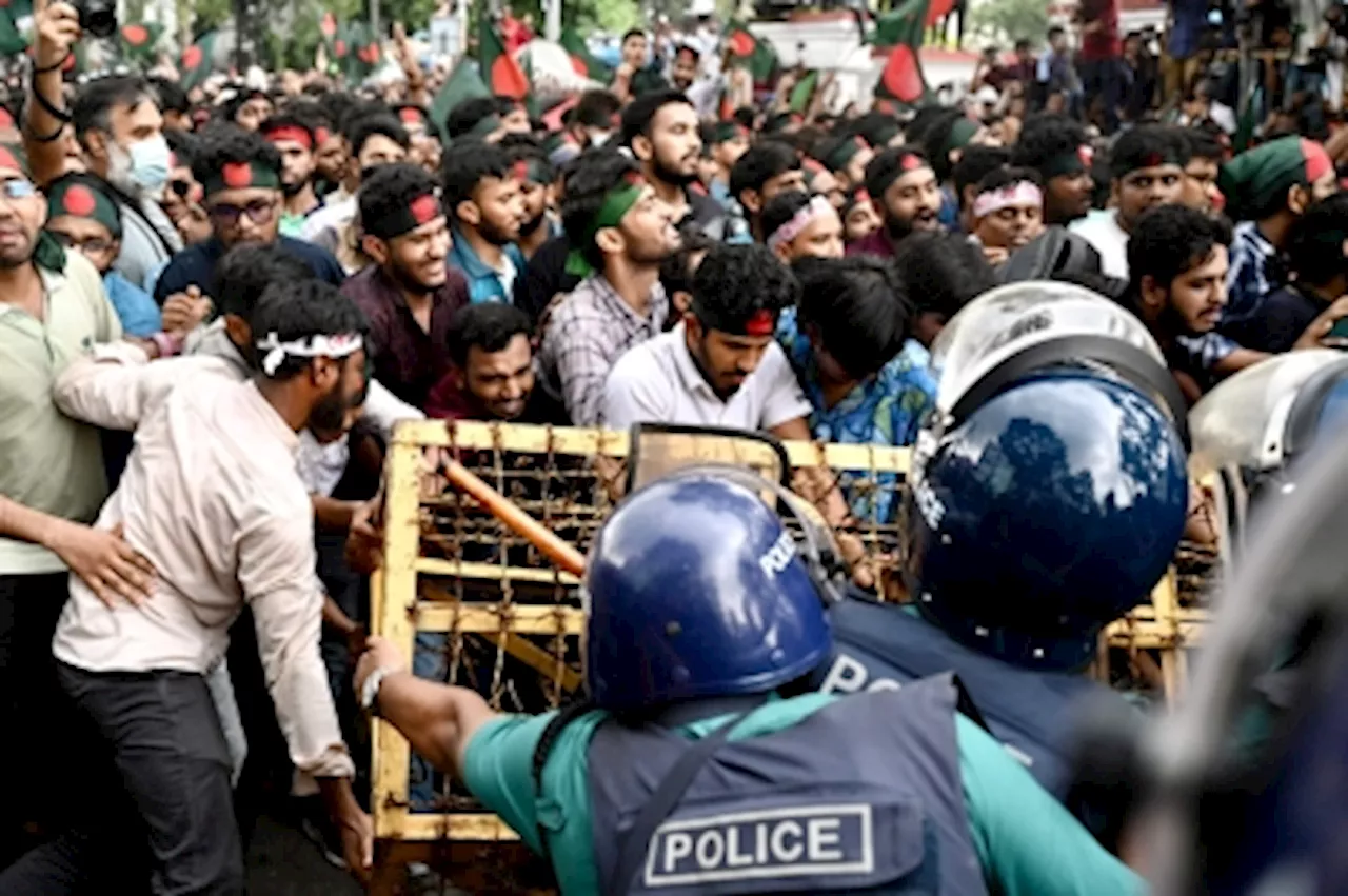 Bangladesh student groups clash over civil service job quotas, 100 injured