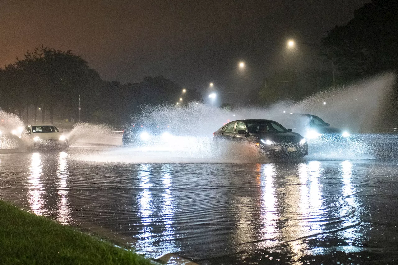 Storms with likely tornadoes slap the Chicago area, killing 1 and cutting power