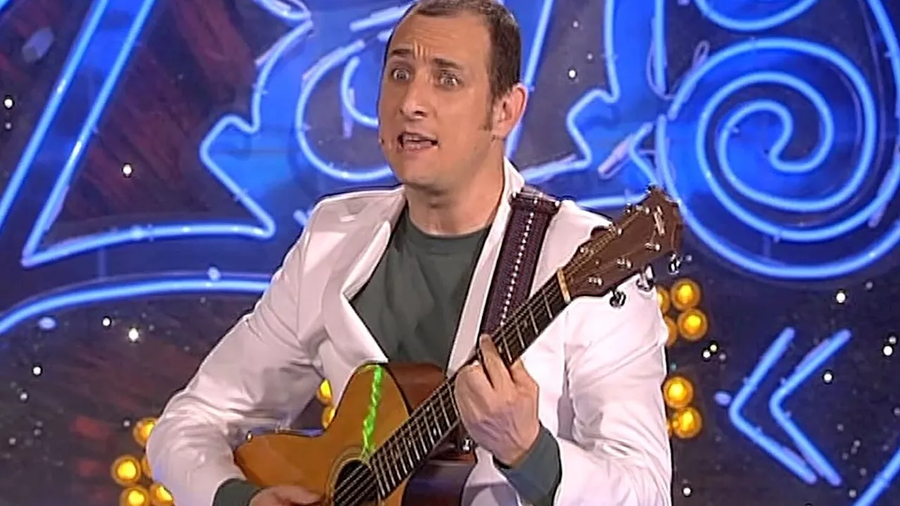 Andrea Di Marco a 'Zelig Off' con il bignamino delle canzoni