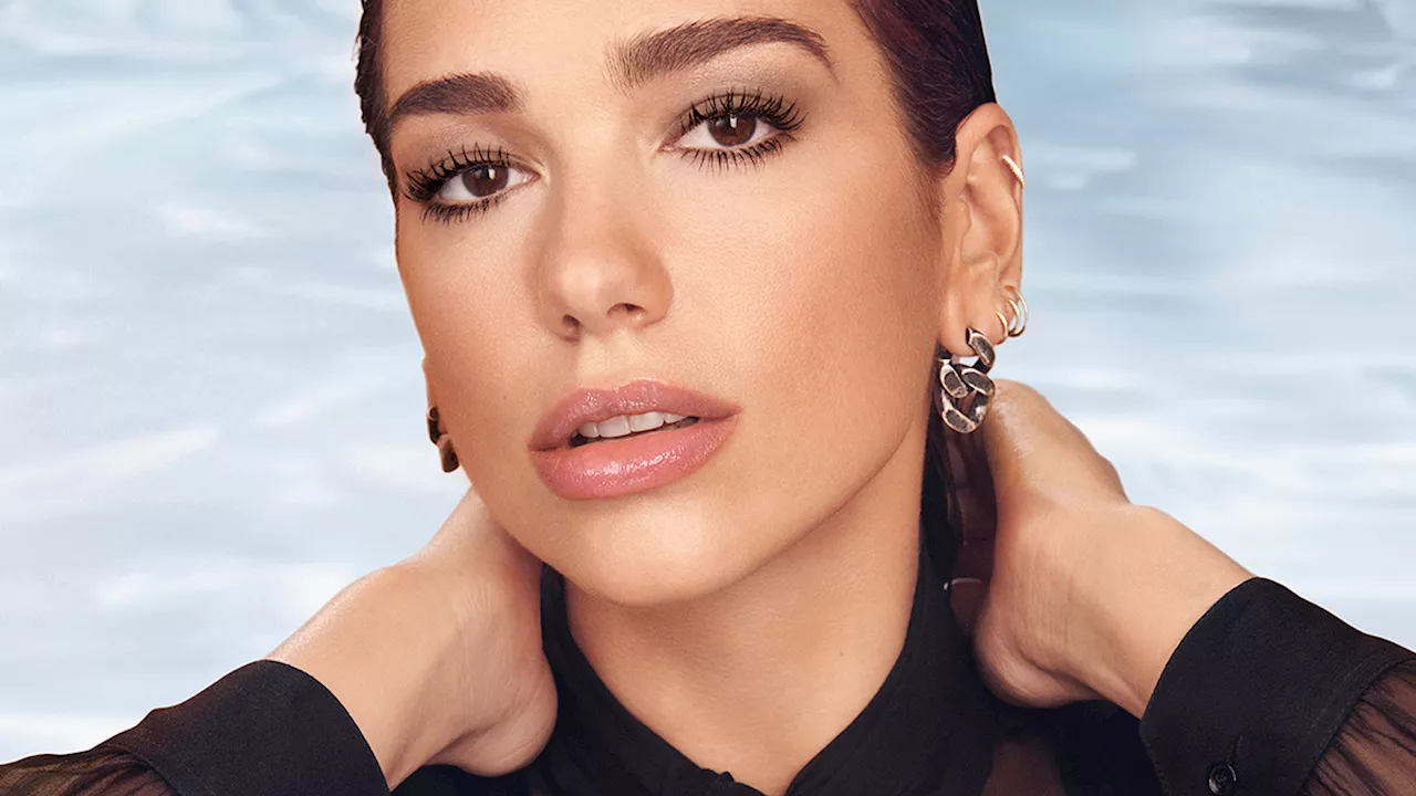 Labbra in primo piano: Dua Lipa ispira il make up dell'estate