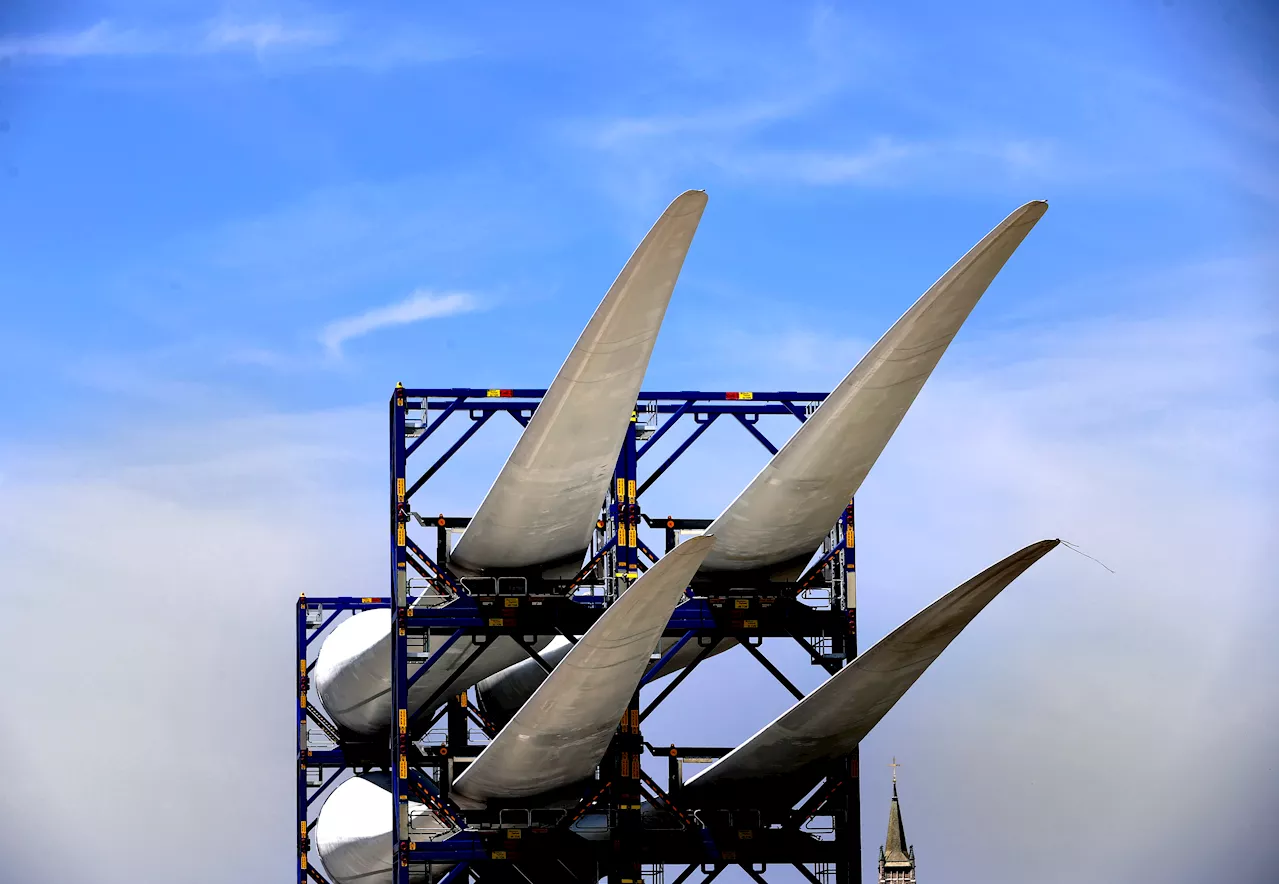 After turbine incident, Vineyard Wind searching Nantucket beaches for debris