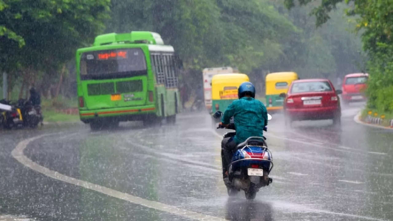 Weather Update: दिल्ली-यूपी समेत 19 राज्यों में भारी बारिश की चेतावनी, महाराष्ट्र-कर्नाटक के लिए रेड अलर्ट जारी