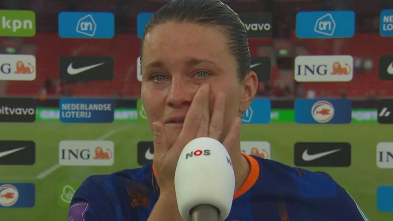 Tranen bij Oranje na halen EK en goal Miedema: 'Dat zij scoort, doet wel iets met mij'