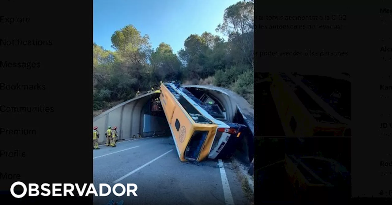 Acidente aparatoso na Catalunha deixa autocarro na vertical e faz três feridos graves