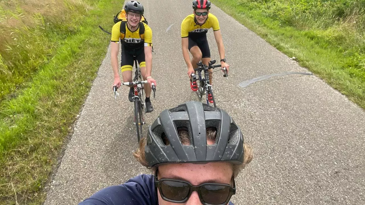 Studenten TU/e op fiets naar Parijs om Lisa en Sander aan te moedigen