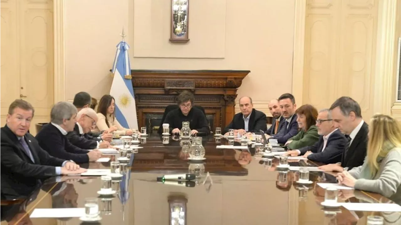 Milei encabezó la reunión de gabinete con aplausos para Sturzenegger y una batería de decretos