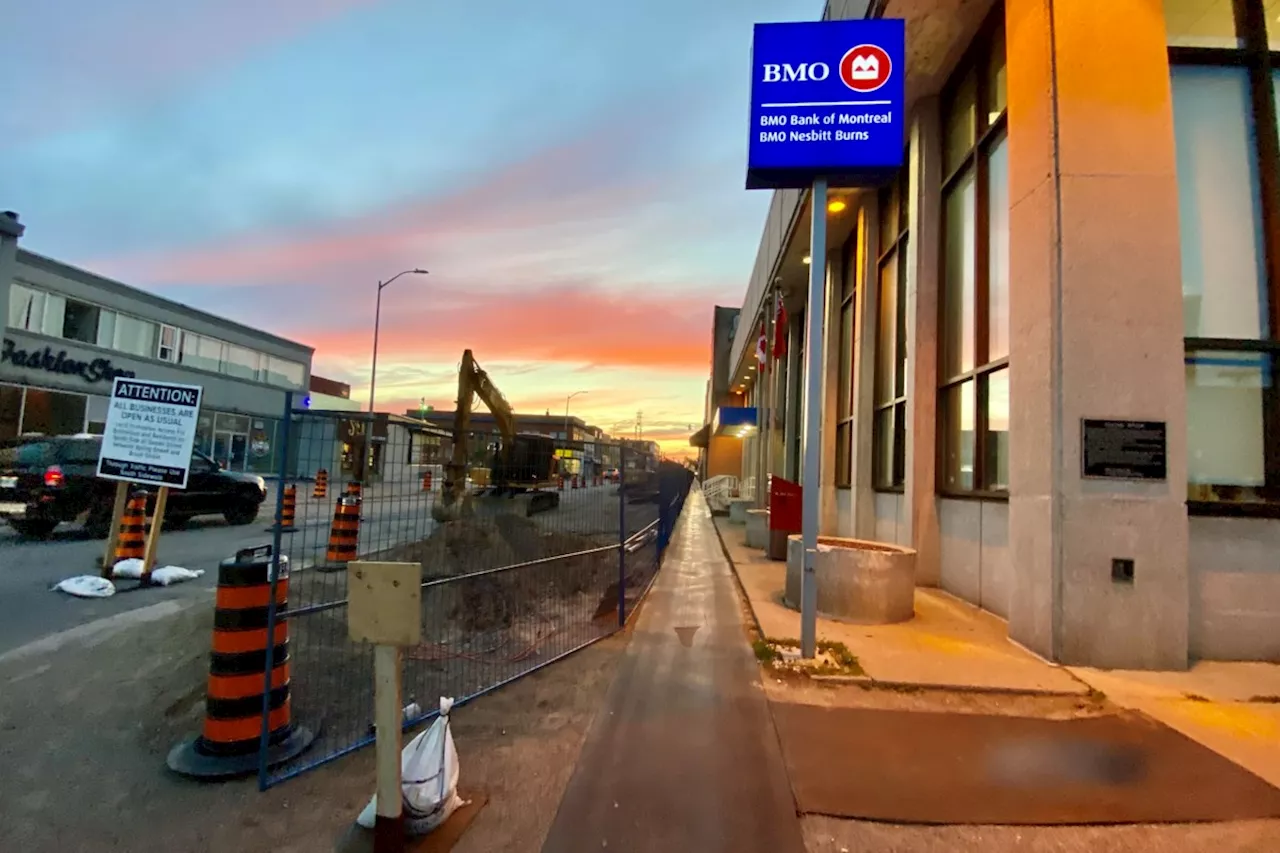 Short-term sidewalk closures planned this week in Queen St. construction zone