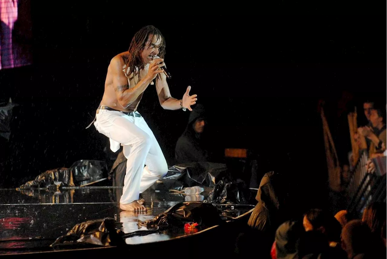 En images : Yannick Noah aux Francofolies de La Rochelle en 2007, sous une pluie battante