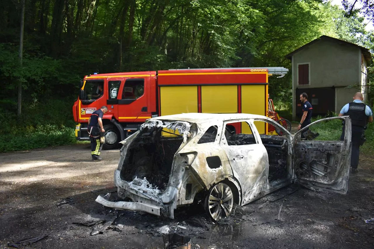 Gironde : il provoque un accident, brûle la voiture et s’enfuit en courant dans les bois