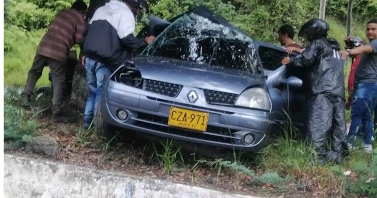 Aparatoso accidente de tránsito dejó a conductor herido en Bucaramanga