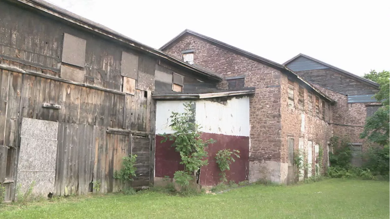 'It's not safe': Concern mounts over 'imminent' roof collapse at Brockport building