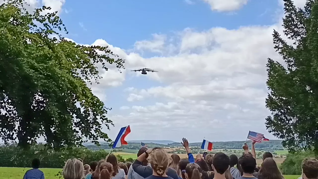 Des collégiens de Bellême rendent hommage aux aviateurs tués lors d’un crash en 1944