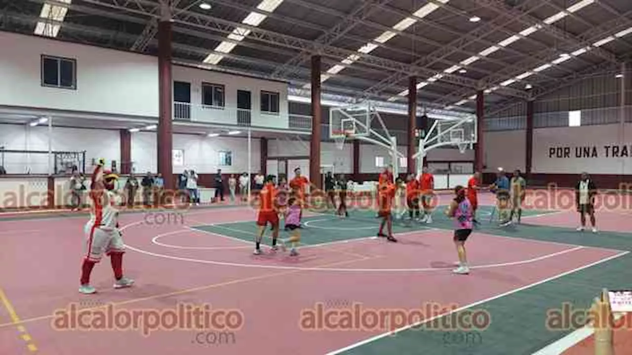 Con los Halcones Rojos, inauguran el rehabilitado Auditorio 'Miguel Alemán”, en Mendoza