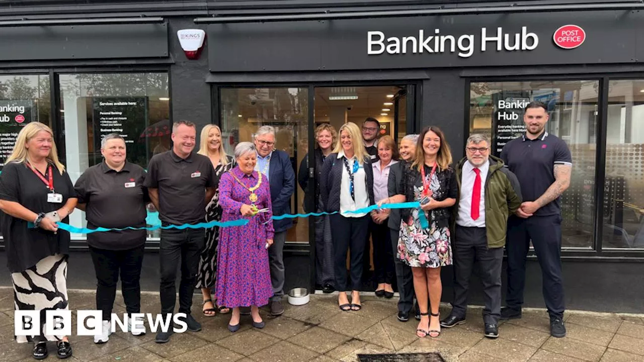 Last bank in Saltash closes as new banking hub opens