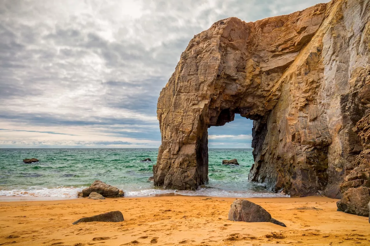 Oubliez Etretat, cette plage bretonne peu connue nous assure des paysages sublimes