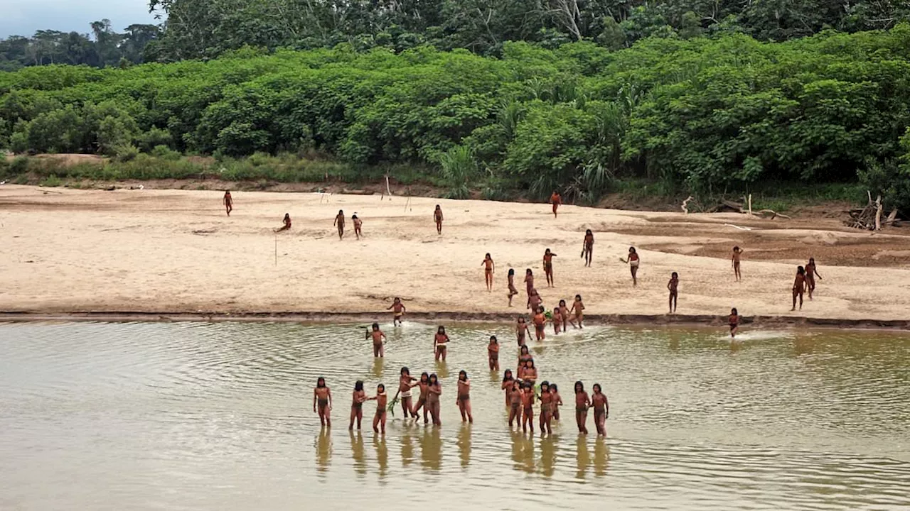 Incredible video shows uncontacted tribe on Peru river banks