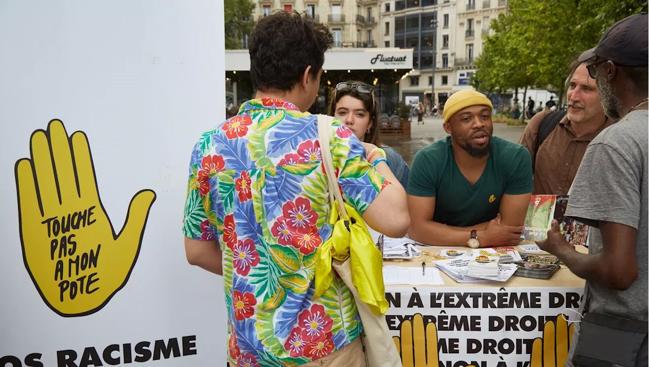 Des insultes au salut nazi à la plage : quand le racisme suit les Français en vacances