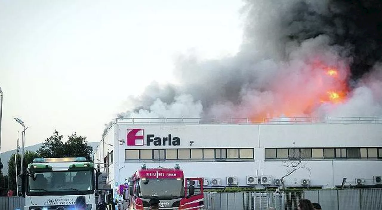 Il rogo alla Farla fa paura, domani l'esito delle analisi