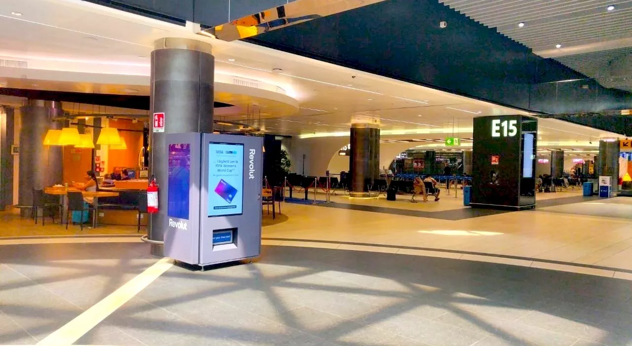 Revolut punta sulle carte di debito negli aeroporti: distributori automatici anche a Fiumicino e Ciampino