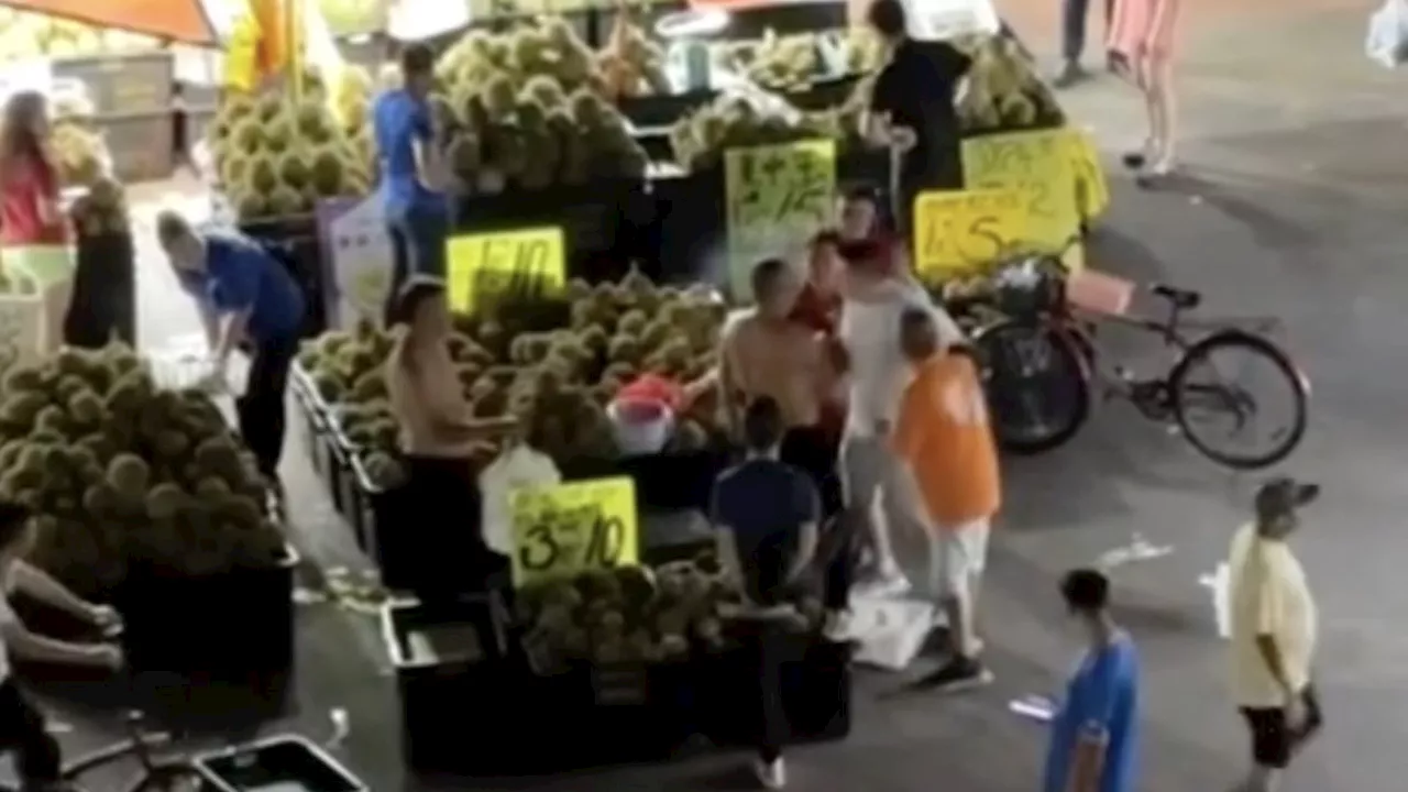 Jurong stall owner apologises for durian fight; gives away $2,000 in free fruits to residents