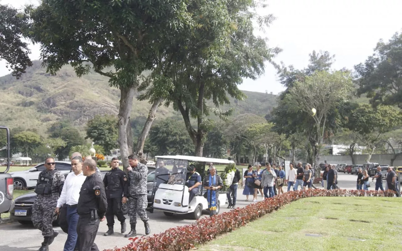 Familiares e amigos se despedem de PM do Bope que sofreu mal súbito em treinamento