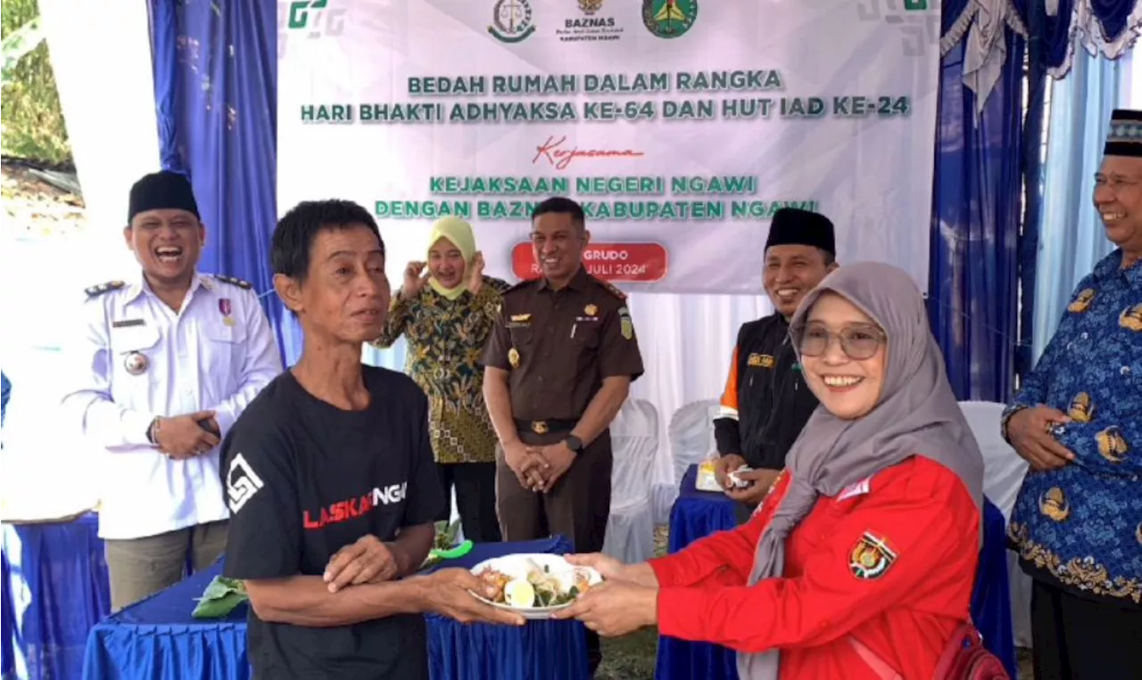 Kejari, Baznas, dan Laskar Ngawi Bedah Rumah Sarkam