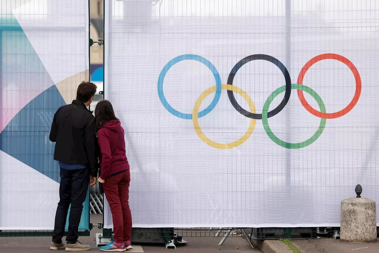 JO-2024: en bord de Seine, des Parisiens, agacés, passent l'épreuve des préparatifs