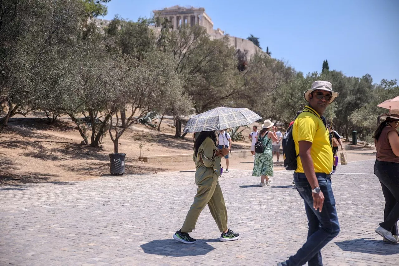 «Une chaleur bouillante»: à Athènes, les touristes partiellement privés d'Acropole