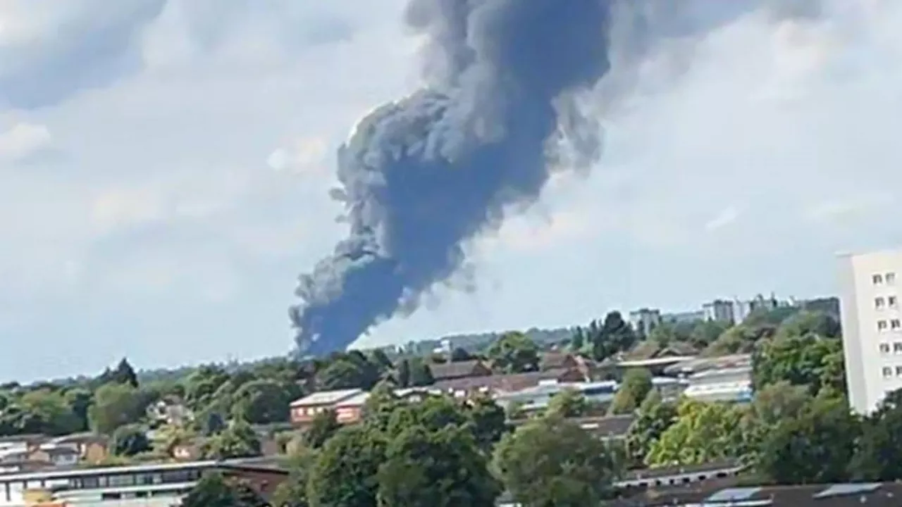 Locals warned 'do not open your doors' as huge fire erupts on Birmingham industrial estate