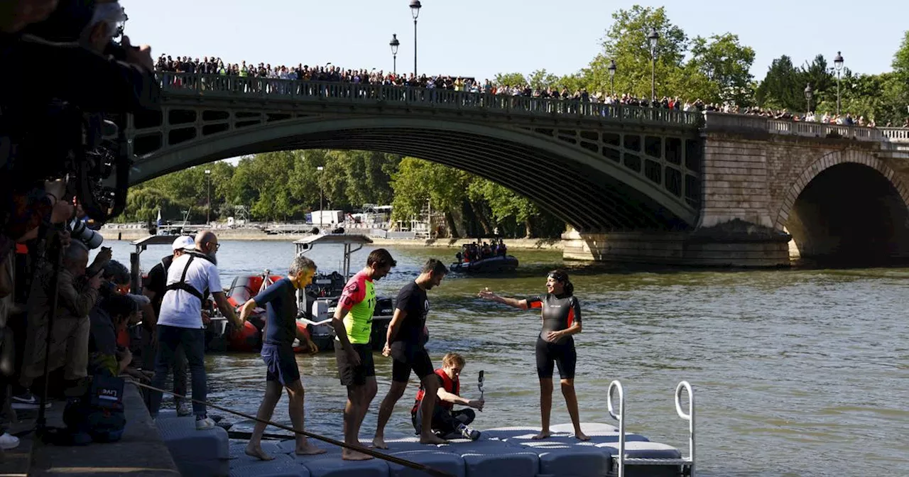 JO Paris 2024: découvrez les images de la baignade d’Anne Hidalgo dans la Seine