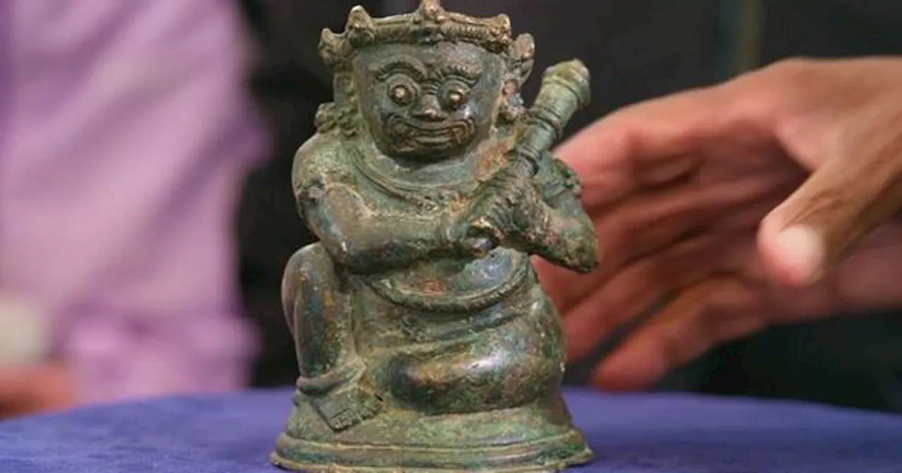 Antiques Roadshow guest sniggers at evaluation of 'scary' sculpture