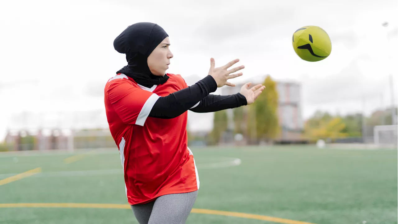 L’interdiction du foulard pour les sportives musulmanes « viole leurs droits fondamentaux », dénonce Amnesty