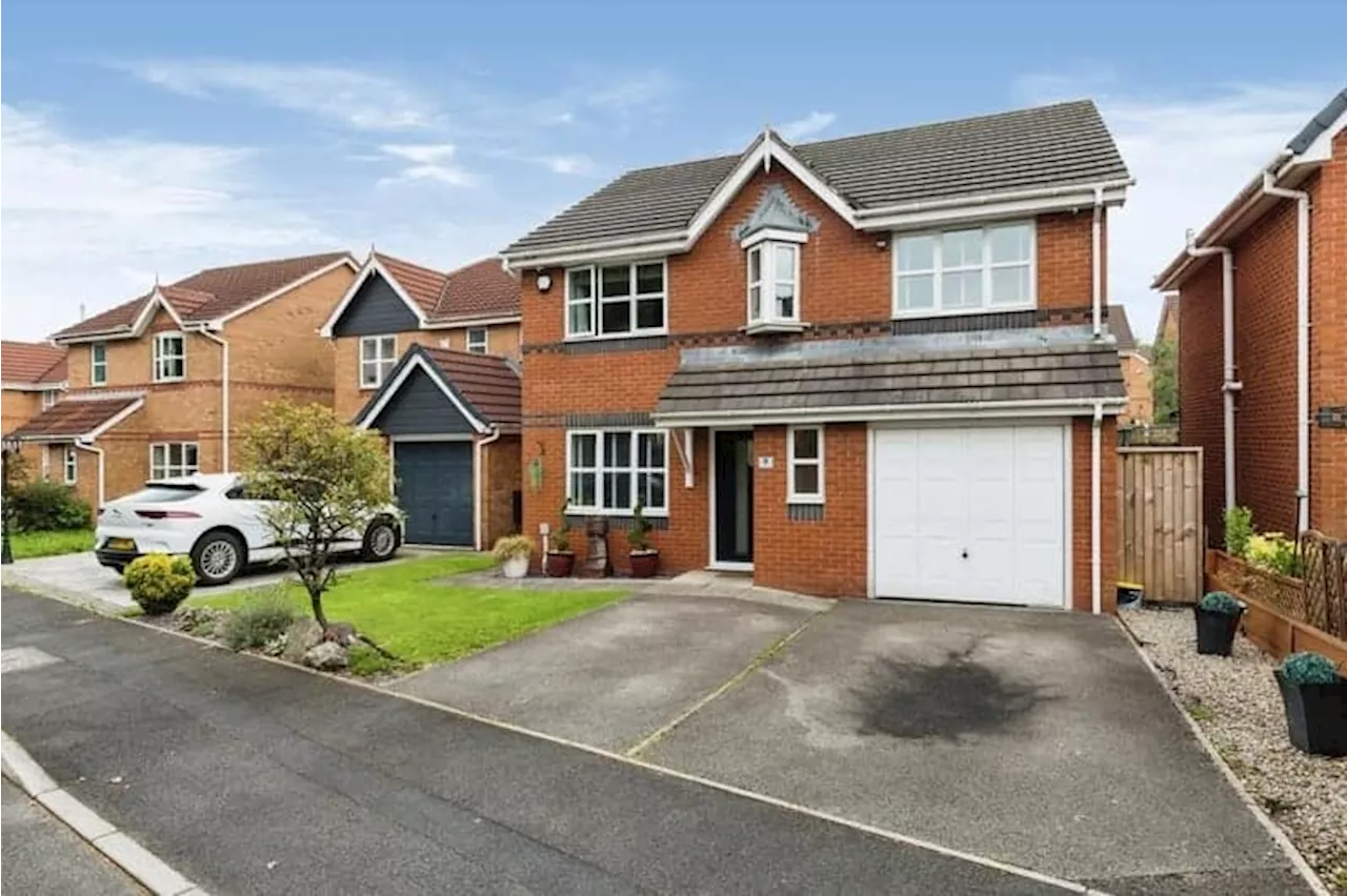 I tour the ultimate family home, a detached 4 bed Bamber Bridge property with landscaped garden