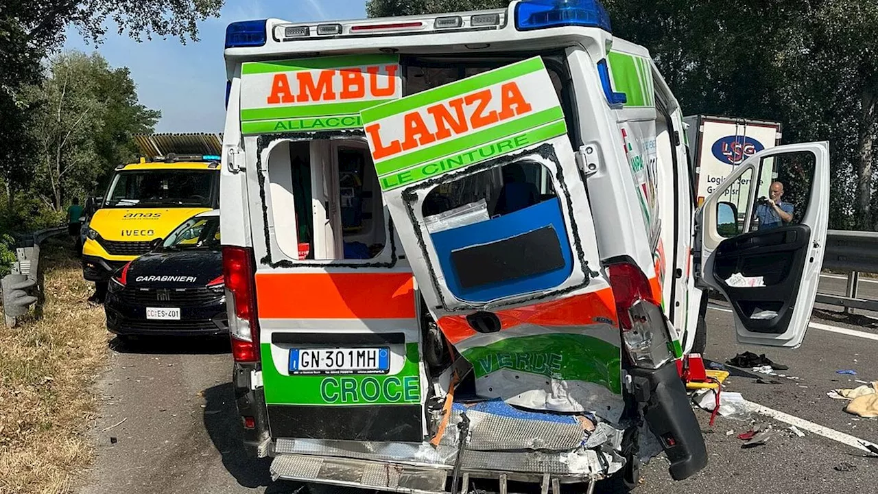 Rovigo, ambulanza travolta da auto durante soccorso: feriti gravi