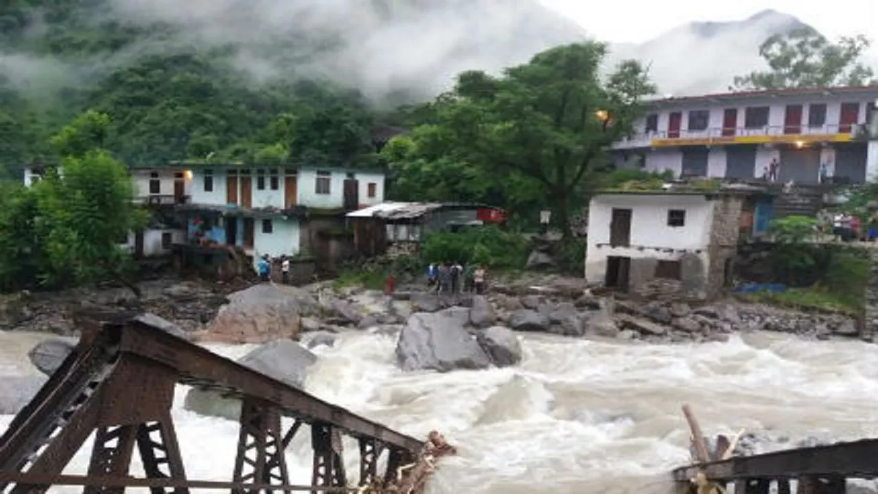 UK Monsoon Update: उत्तराखंड के कई जिलों में भारी बारिश का अलर्ट, मौसम विभाग ने जारी की चेतावनी