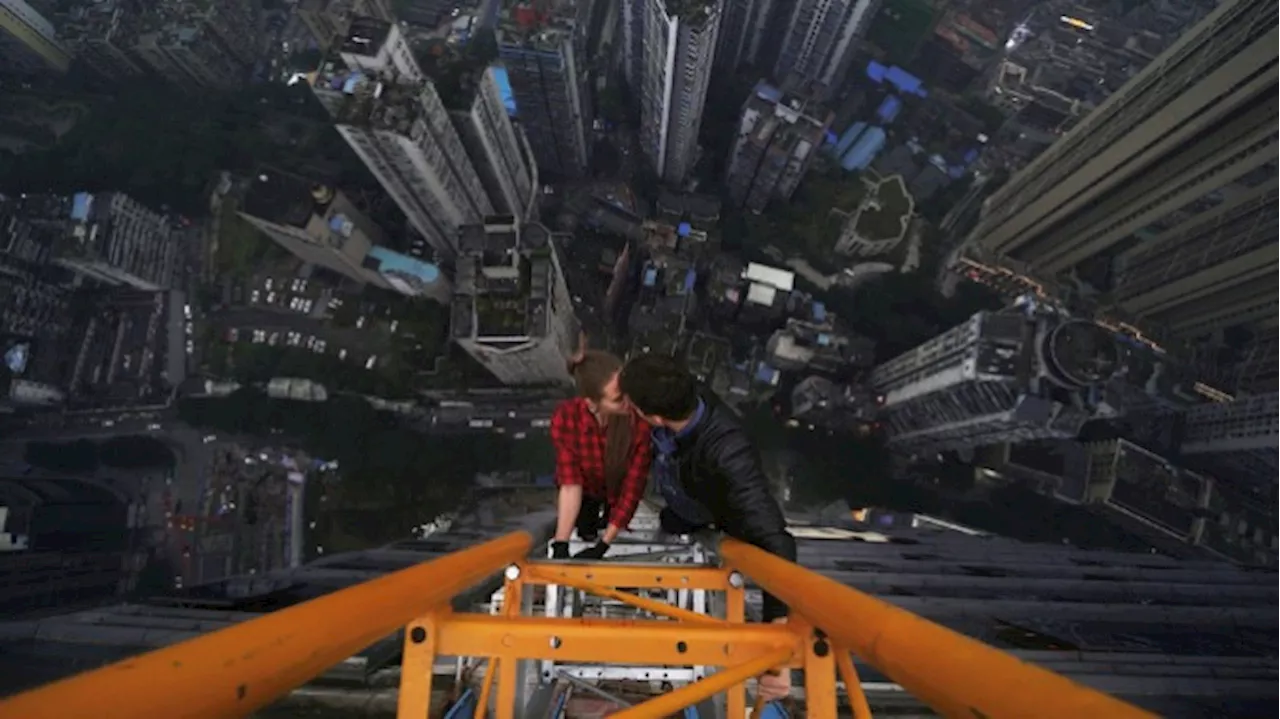 Dizzying Doc Skywalkers: A Love Story Defies Gravity, Not Narrative Expectations