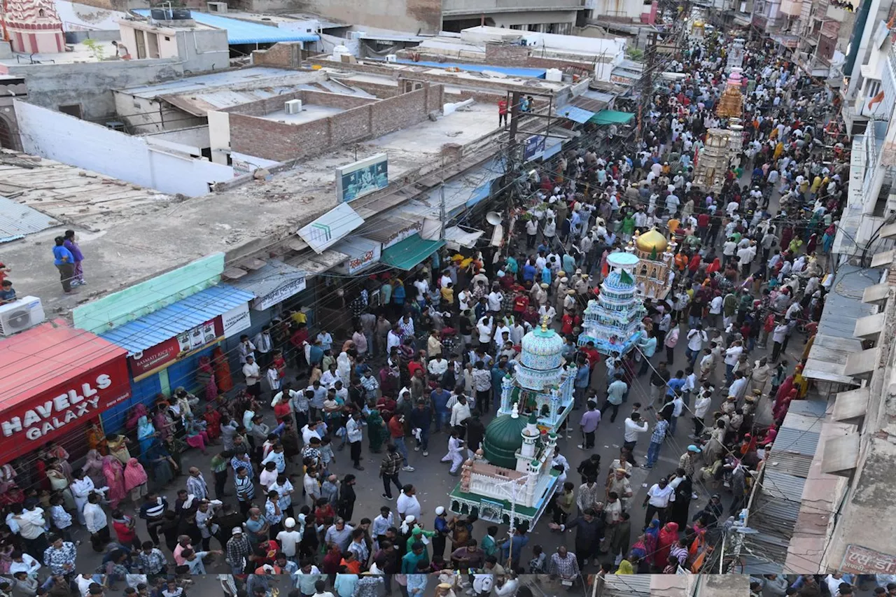 नम आंखों से ताजियों को विदा किया, मातमी माहौल में किए ठंडे