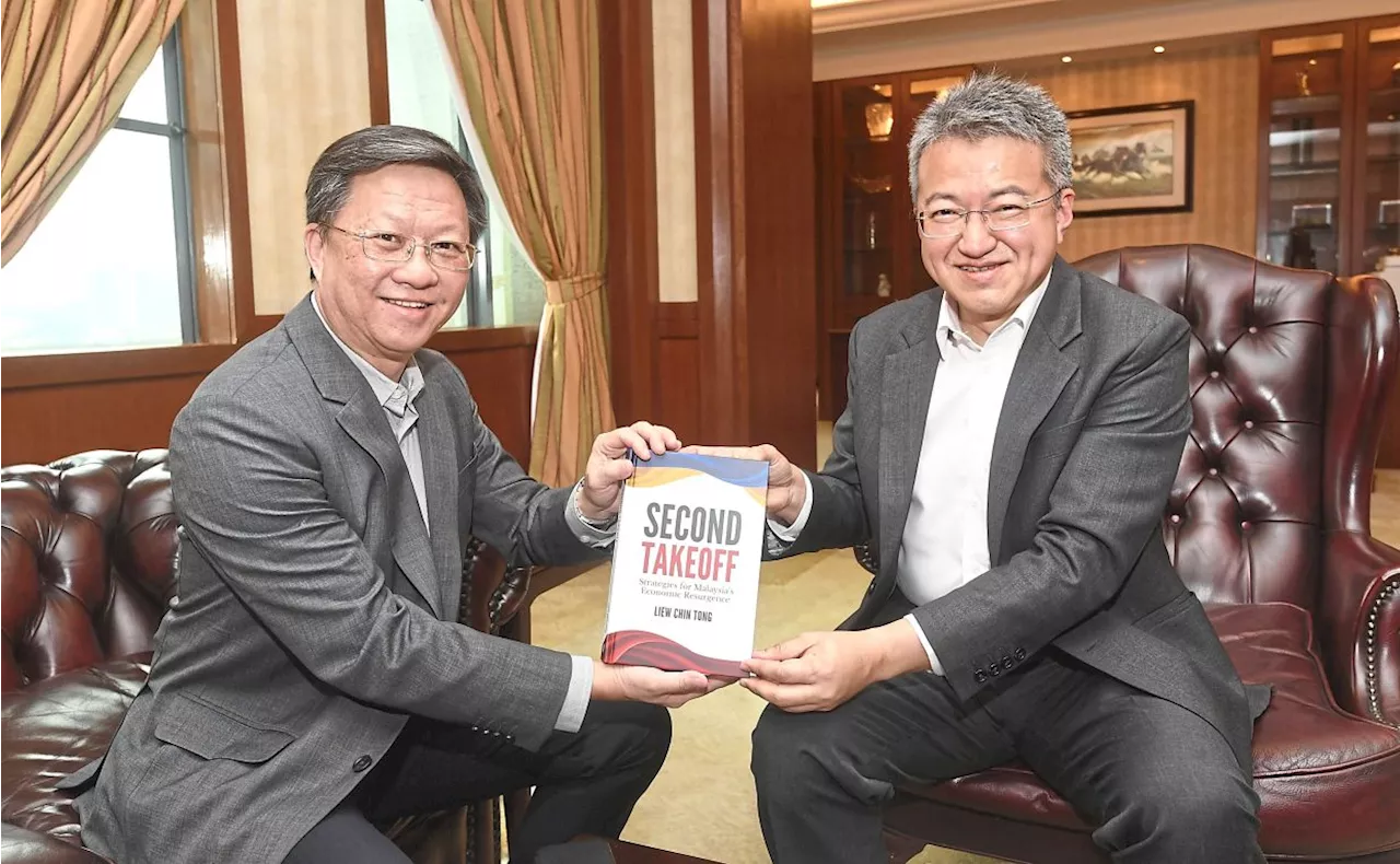 Liew catches up on latest news at The Star