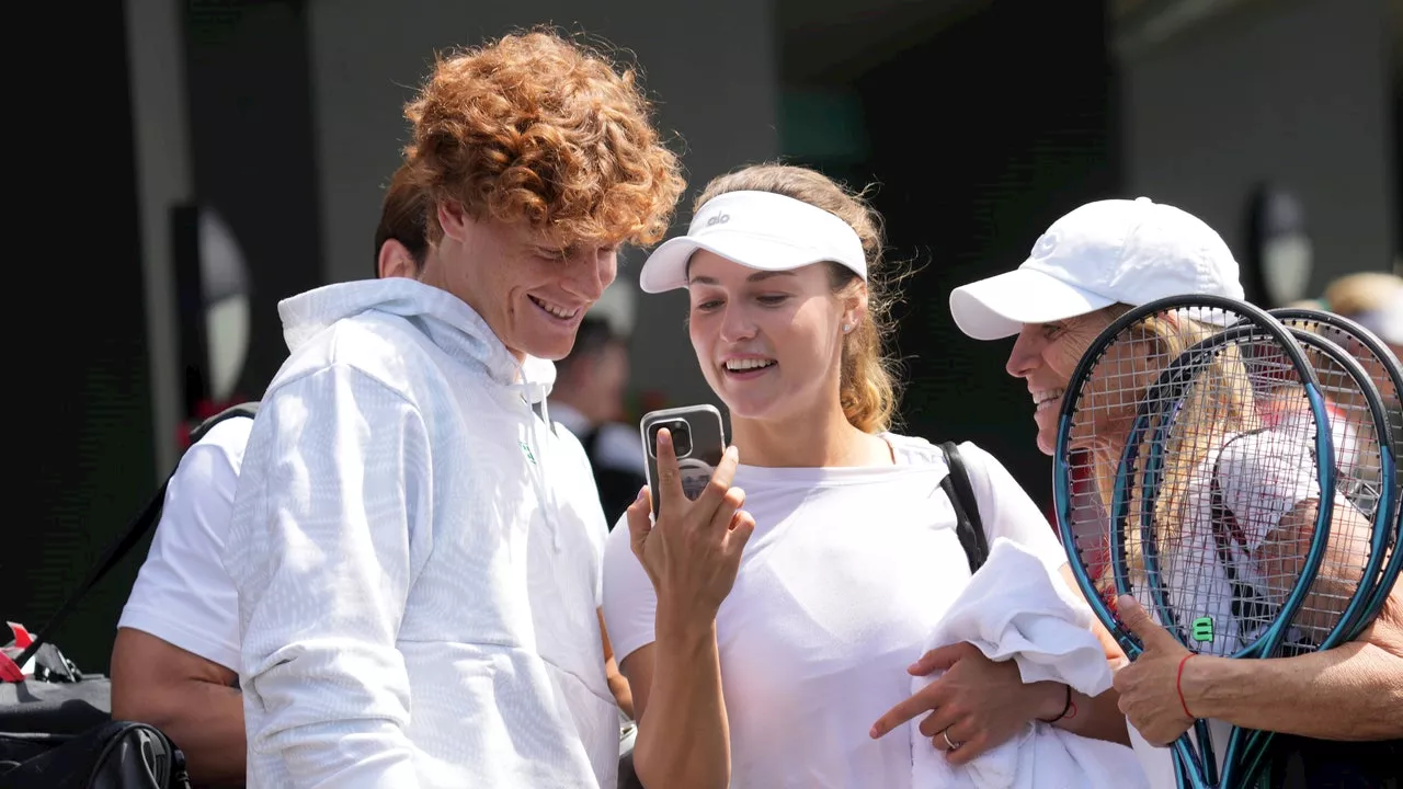 Jannik Sinner e Anna Kalinskaya in Sardegna, le foto della prima vacanza insieme