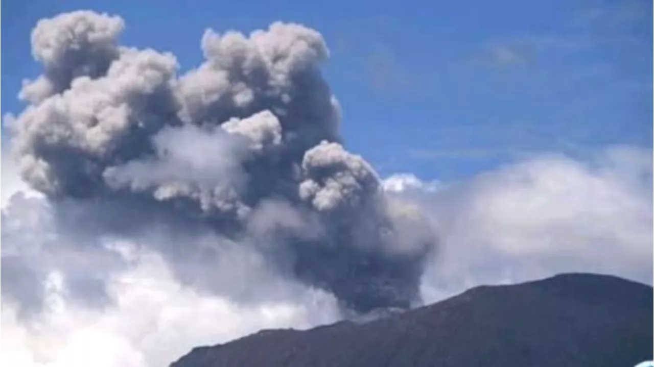 Gunung Ibu di Halmahera Meletus 7 kali sejak Rabu Pagi hingga Sore