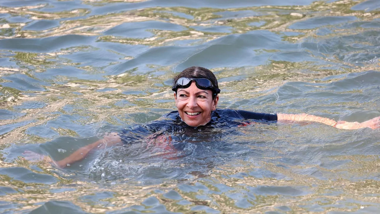 Paris mayor swims in the Seine, declares it clean for the Olympics