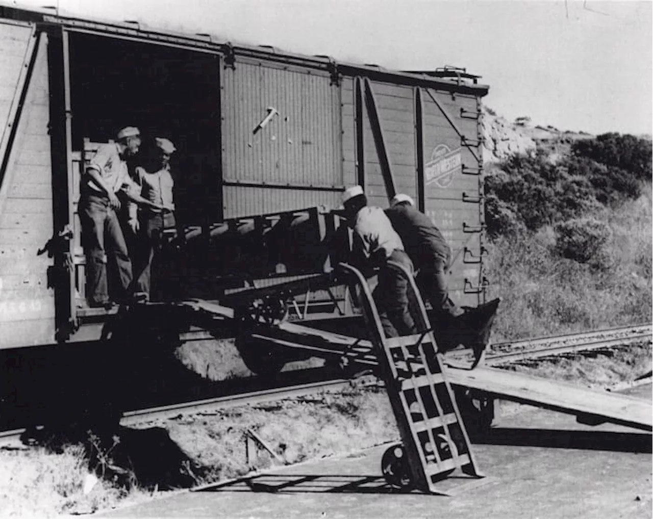 Navy exonerates 256 Black sailors unjustly punished in 1944 after a deadly California port explosion