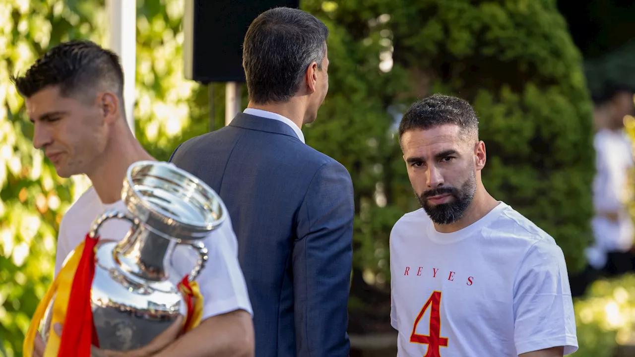La número tres del PSOE de Castilla y León llama 'fascista' y 'zafio' a Carvajal tras su frío saludo a Pedro Sánchez