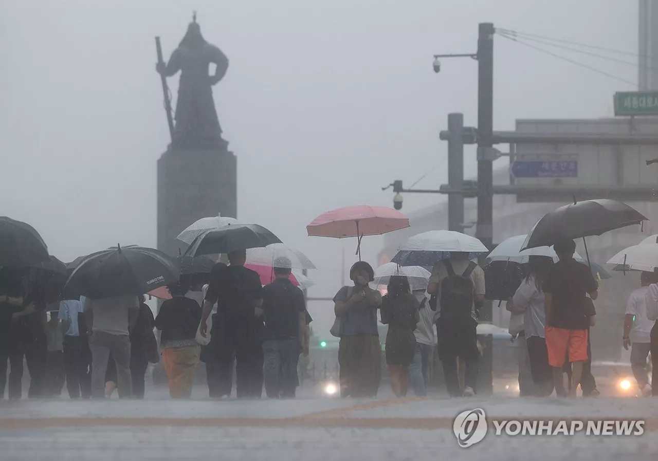 강한 장맛비 계속…'호우특보' 수도권 등 시간당 30∼60㎜